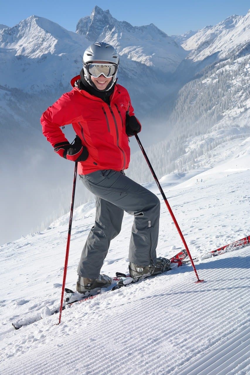 איש עושה סקי